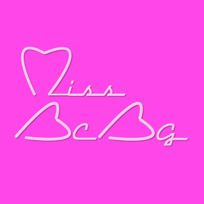Miss BCBG Pink Square, par Xavier E. G. Dierick
